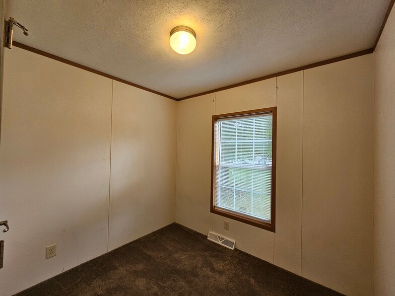 Building Photo - 50 Noble Ln