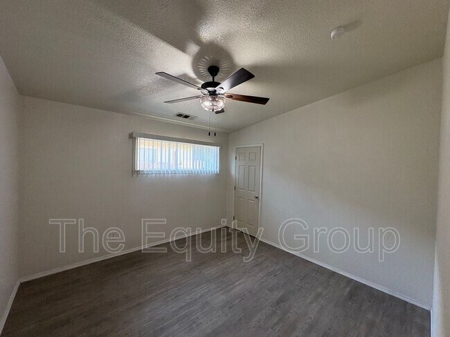 Building Photo - 1040 N Sumter Ct