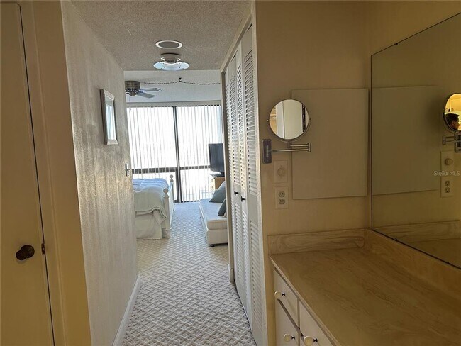 Building Photo - 1 Key Capri