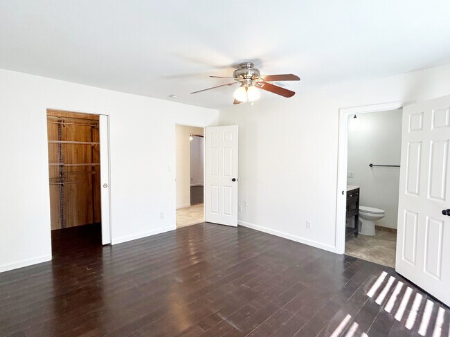 Building Photo - 54865 Avenida Vallejo