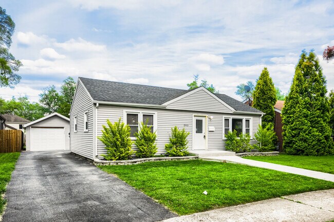 Building Photo - 15013 Springfield Ave