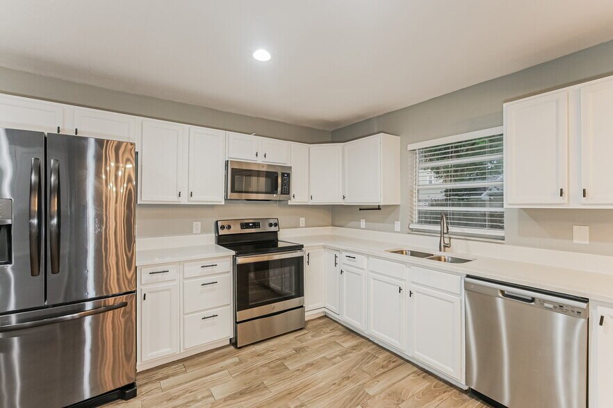 Building Photo - 9715 Little Pond Way