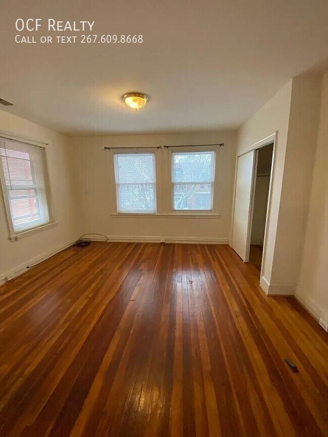 Building Photo - 316 S 43rd St