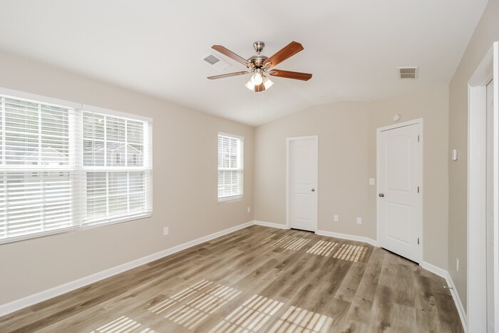 Building Photo - 505 Brady Dr