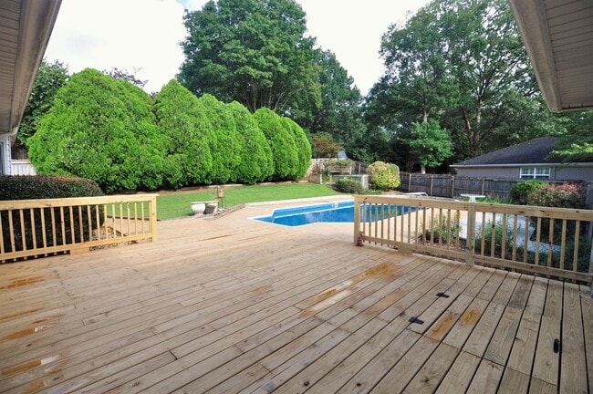 Building Photo - Large home with a pool.