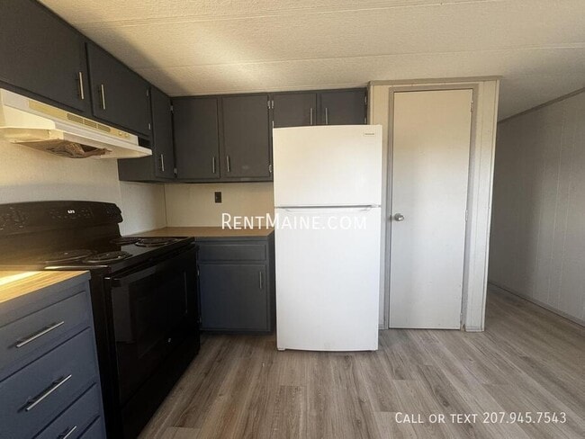 Building Photo - 513 Main St