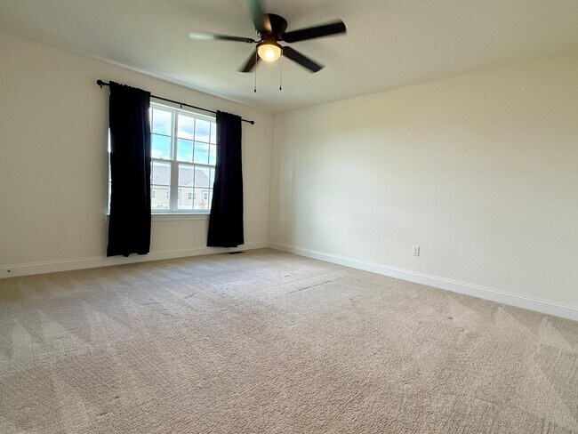 Building Photo - 636 McCracken Dr