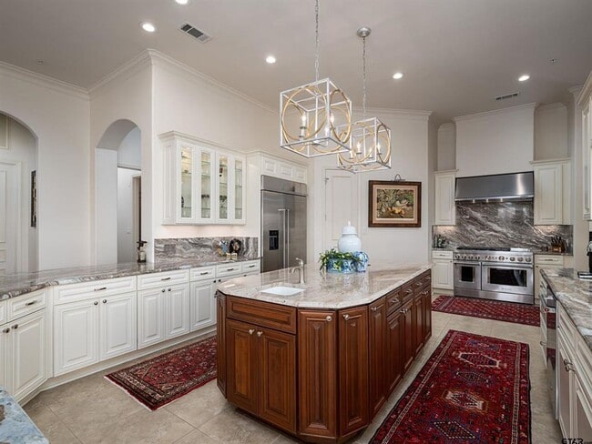 Building Photo - 3351 Cascades Ct