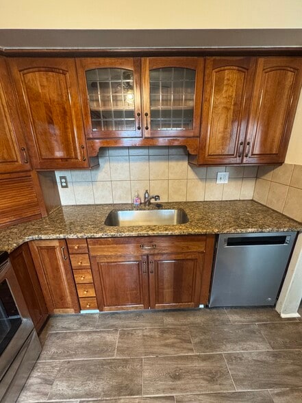 Building Photo - 39 Canis Ct