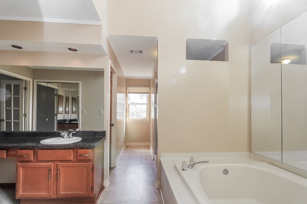 Building Photo - 2481 Meadowglen Trail