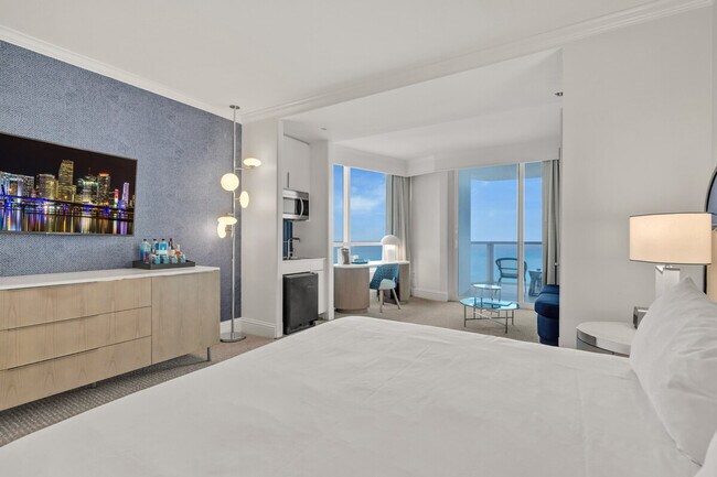 Building Photo - 4401 Collins Ave