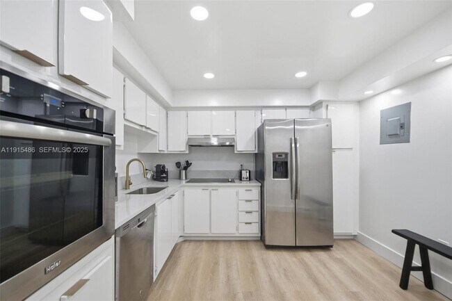 Building Photo - 3546 S Ocean Blvd