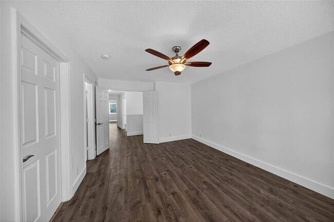 Building Photo - 744 NW 42nd Pl