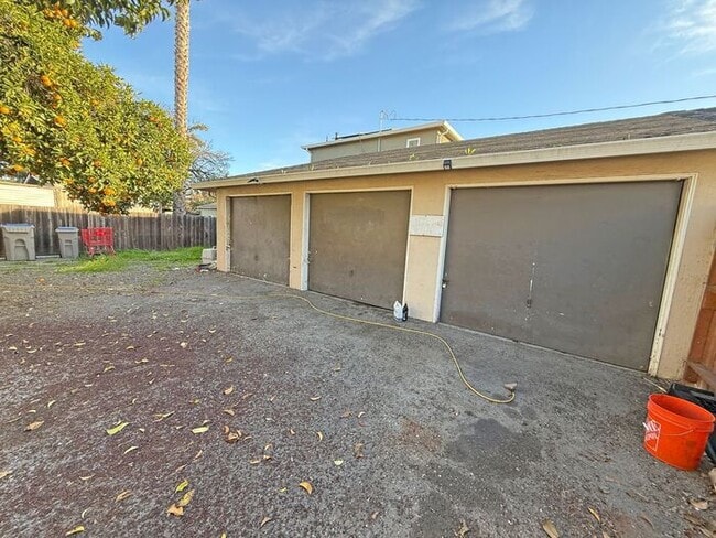 Building Photo - 1024 Luther Ave