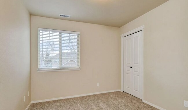 Building Photo - Charming Townhome located in a great area! Coming soon!