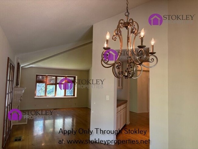 Building Photo - 270 Live Oak Dr