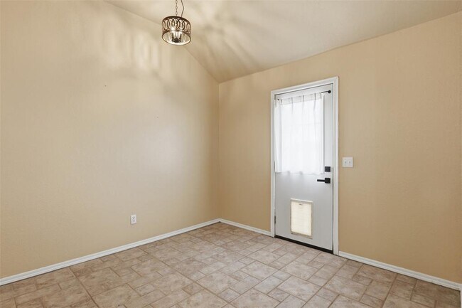 Building Photo - 5904 SE 88th St