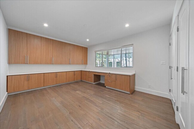 Building Photo - 1455 S Castello-