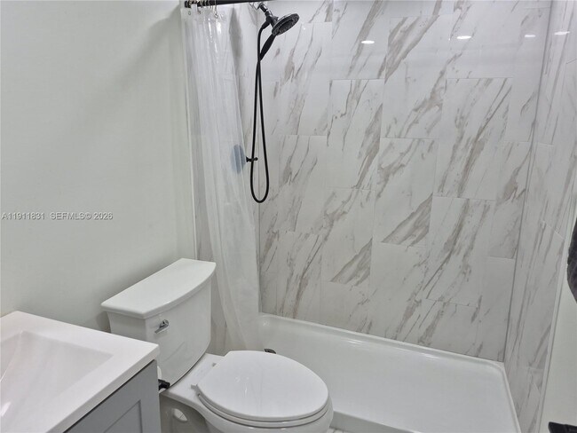 Building Photo - 1731 SE 15th St