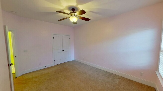 Building Photo - Custom 4 BD/2.5 BA Home with Community Pool, Water Access and Day Dock!