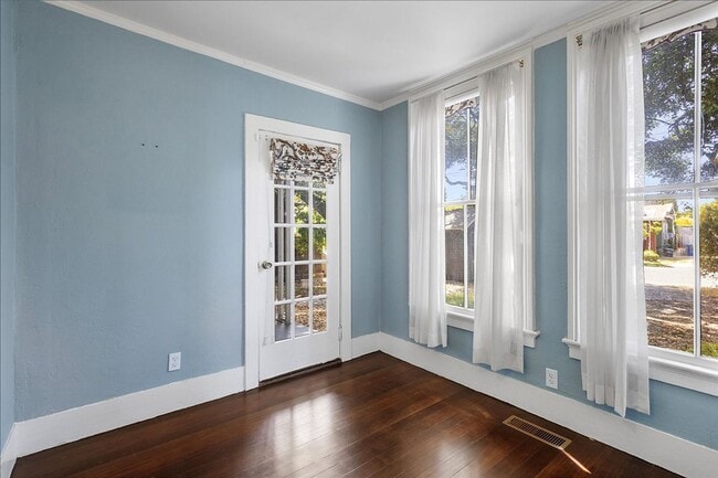 Building Photo - 1238 Versailles Ave