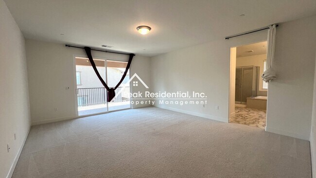 Building Photo - Still looks new. 4-bedroom home in North N...