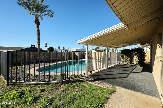Building Photo - 3715 W Yucca St