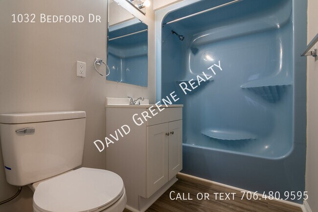 Building Photo - 1032 Bedford Dr