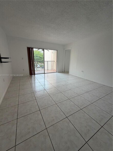 Building Photo - 13701 Kendale Lakes Cir
