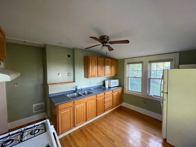 Kitchen - 415 Erie St