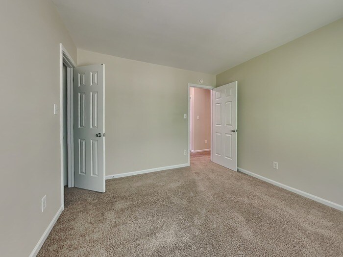 Building Photo - 10110 Northwoods Forest Dr