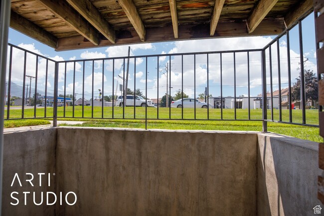 Building Photo - Two-bedroom Apartment in Murray!