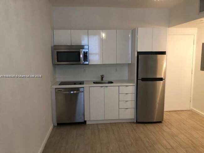 Primary Photo - 1611 Meridian Ave