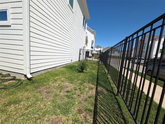 Building Photo - 803 Burton Lndg Ln