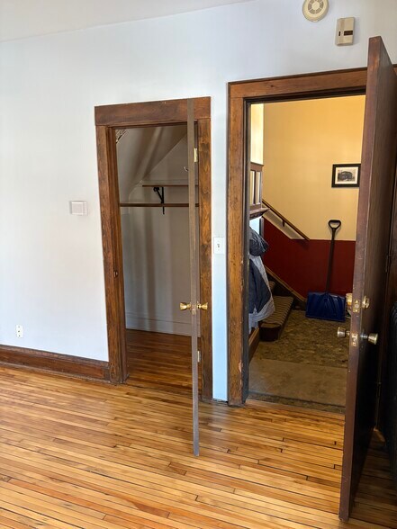 Building Photo - 509 W 22nd St