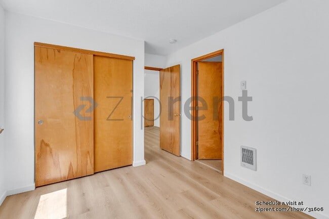Building Photo - 1526 NE 68th Ave