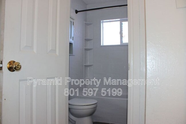 Building Photo - 489 E Center St