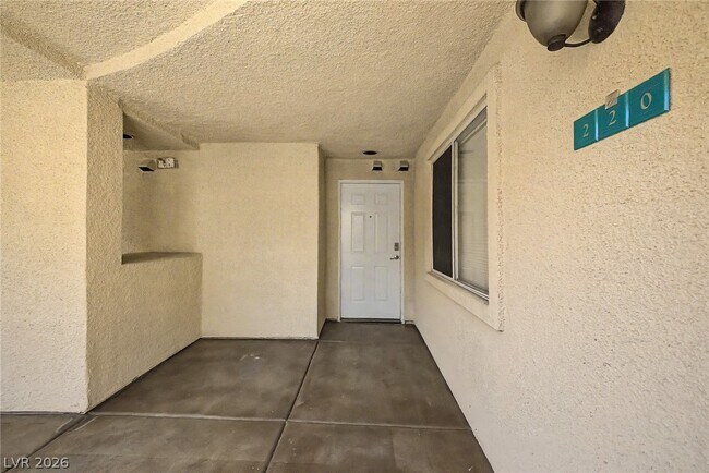 Building Photo - 260 E Flamingo Rd