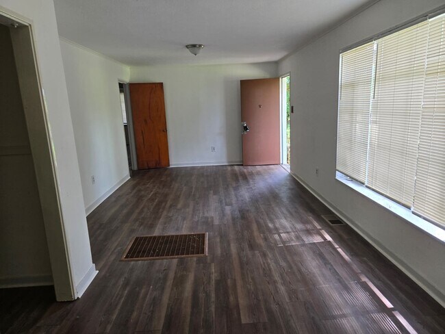 Primary Photo - 2826 Oak Forest Dr