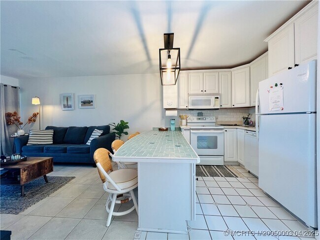 Building Photo - 2400 S Ocean Dr
