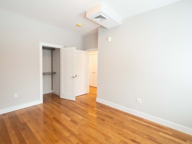 Building Photo - 142 Coolidge St