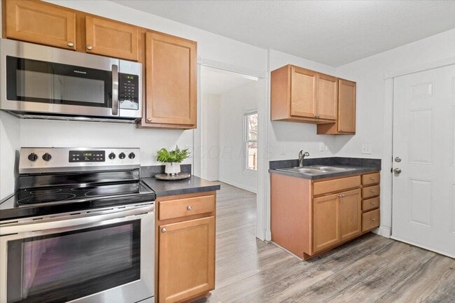 Building Photo - 866 E Starr Ave