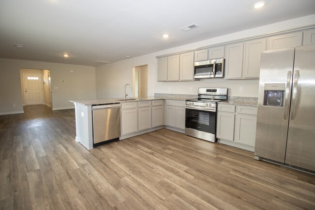 Building Photo - 410 Middlebury Ln