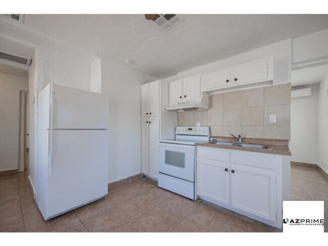 Building Photo - Modern 2/1 Phoenix Apartment Near ASU &amp...