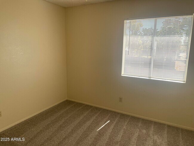 Building Photo - 1327 W Straford Dr