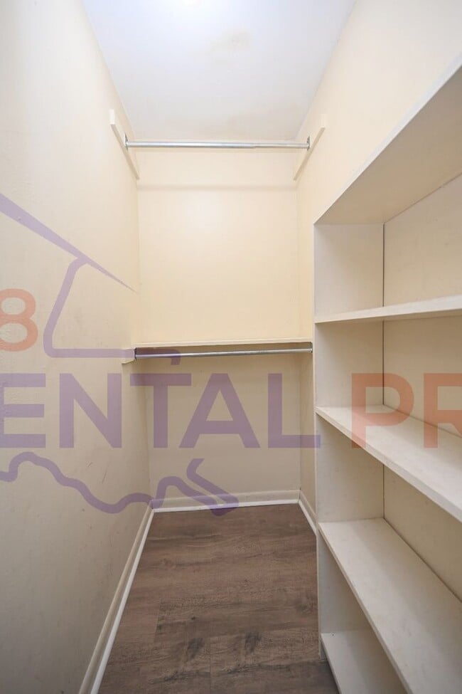 Building Photo - 2207 Lily Dr