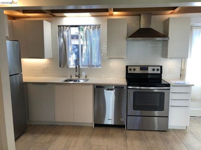 Building Photo - 21 Waverley Ct