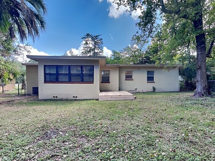 Building Photo - 6735 Gaillardia Rd S
