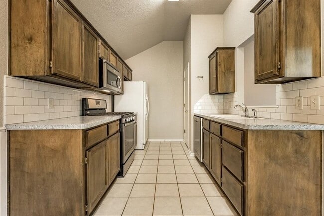 Building Photo - 16216 Seminole Dr