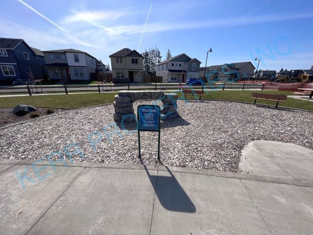 Building Photo - FREE RENT! Spacious 4-Bedroom Home in Happ...